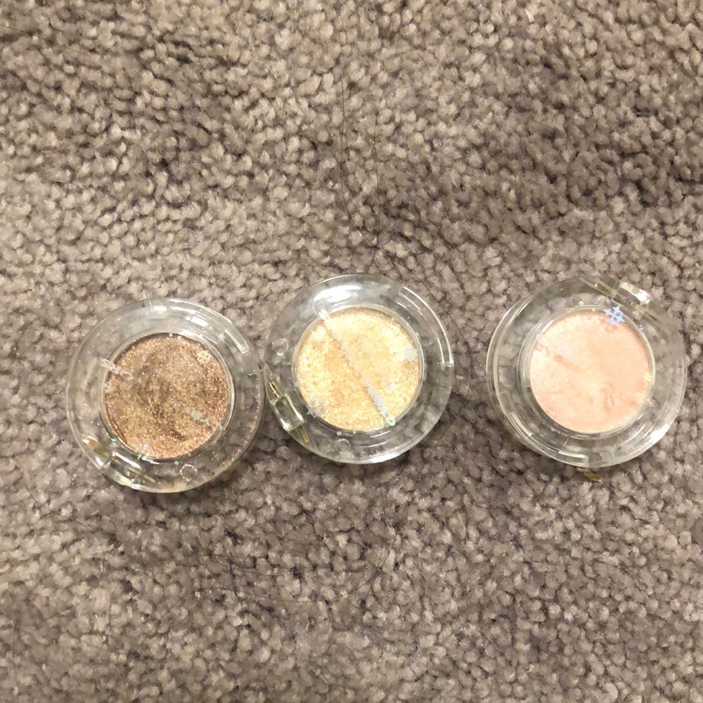Single eyeshadow